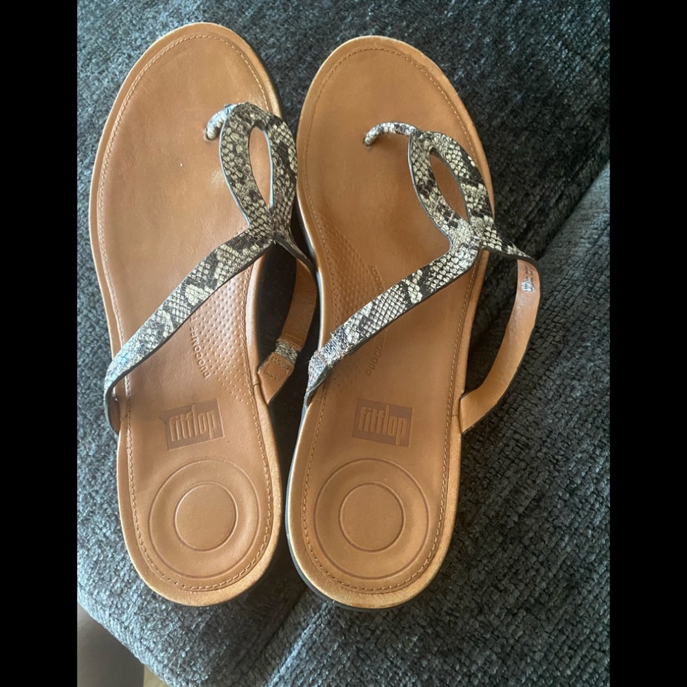 Fitflop flops, slippers.